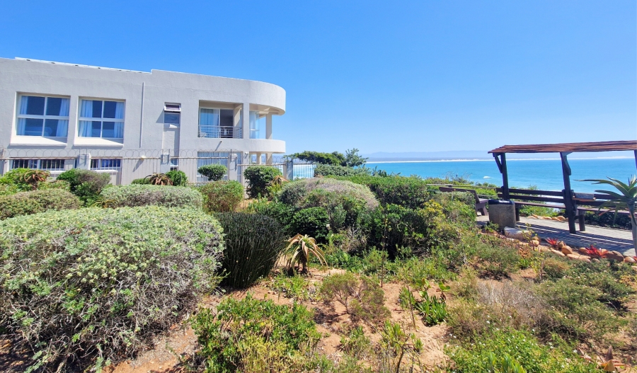 7 Bedroom Property for Sale in Wavecrest Eastern Cape